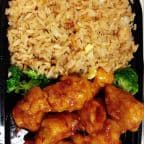 Best GENERAL TSO'S CHICKEN DINNER COMBO 左鸡（晚） in Milwaukee, WI